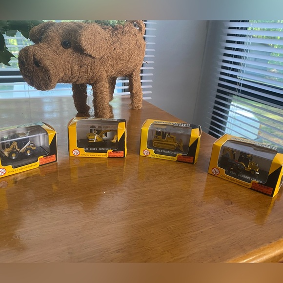 Set of 4 Norscot Scale Models Die-Cast Caterpillar - Picture 2 of 8